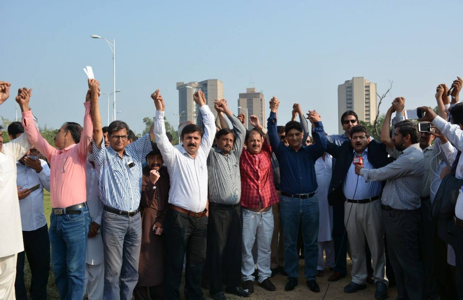 Media Matters for Democracy responds to the call of protest by Pakistan Federal Union of Journalists; demands a thorough investigation of the attack on Matiullah Jan’s vehicle