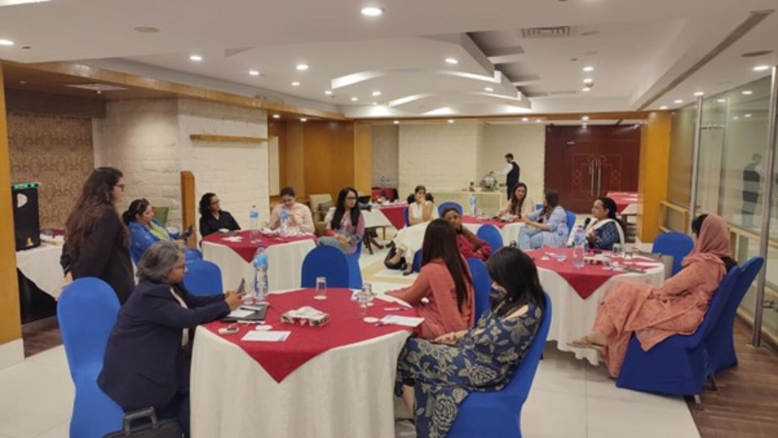 Consultation sessions on gendered disinformation held in 3 cities