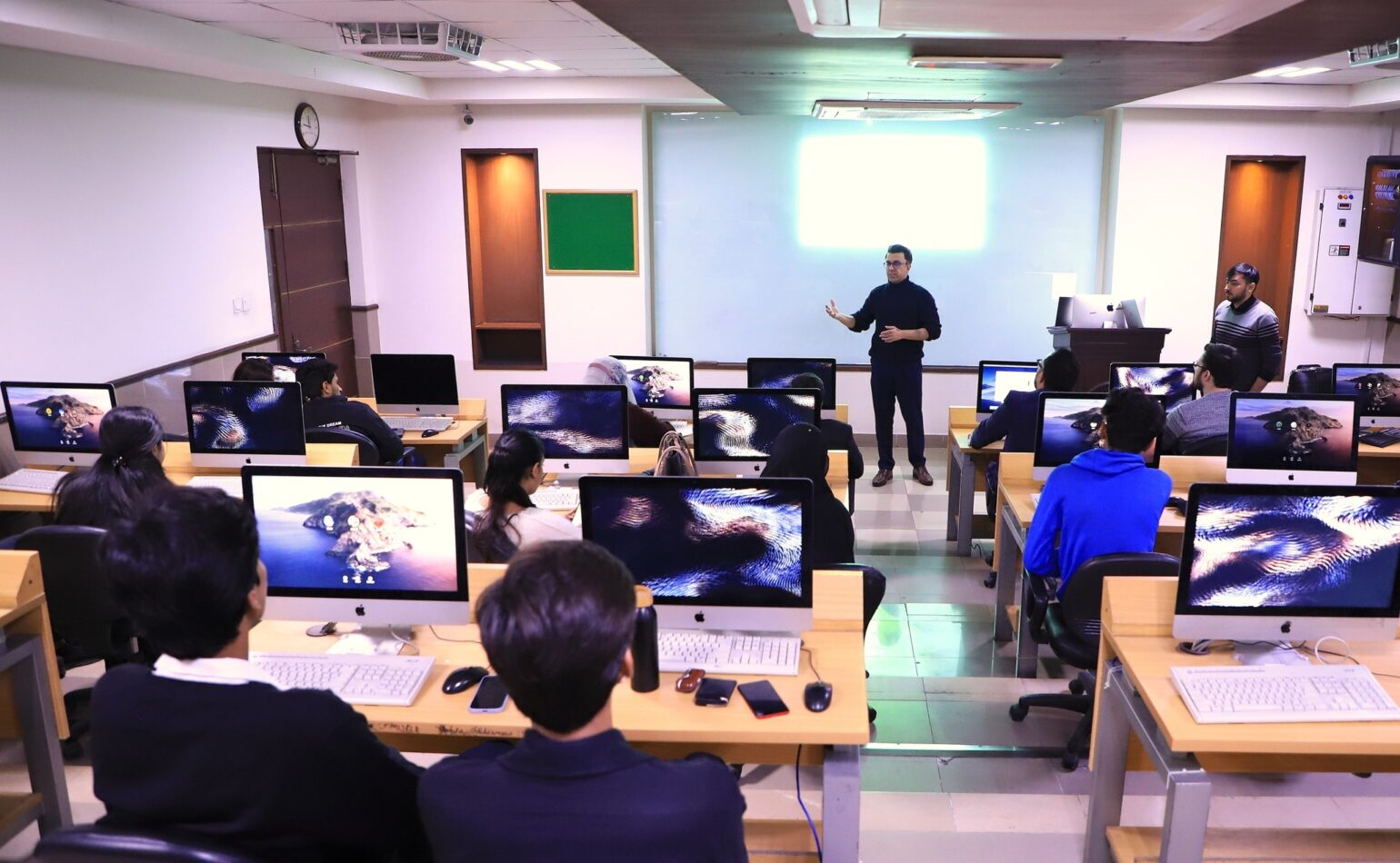MMfD conducts session on AI use in academia with UCP faculty